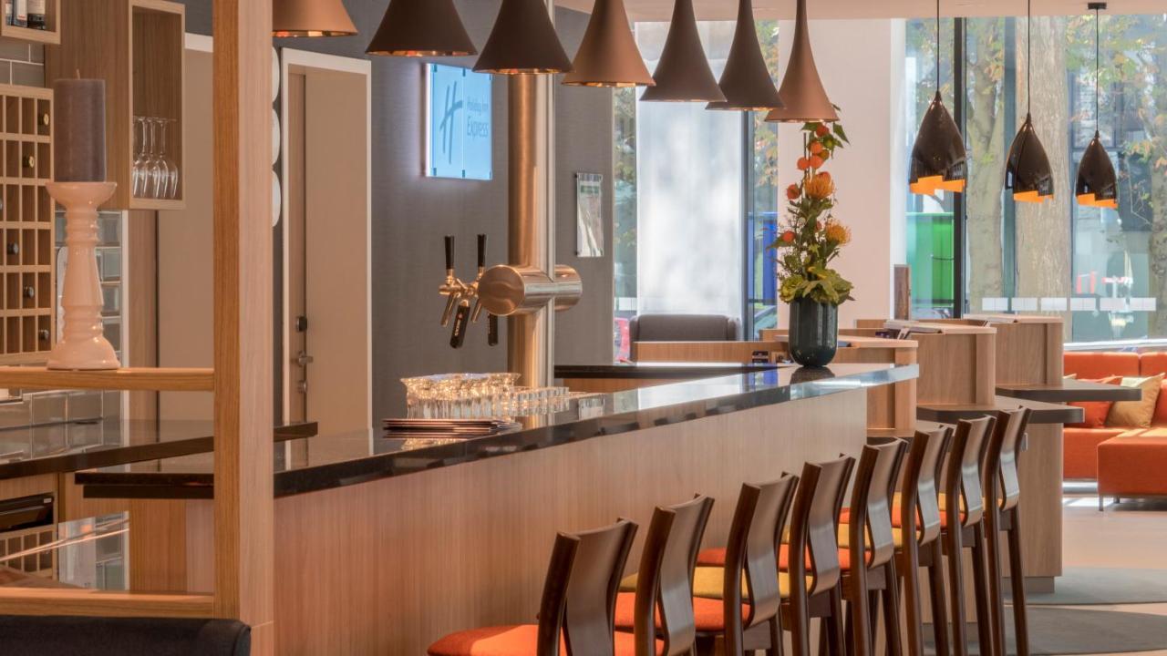 Express - - Hauptbahnhof, An Ihg