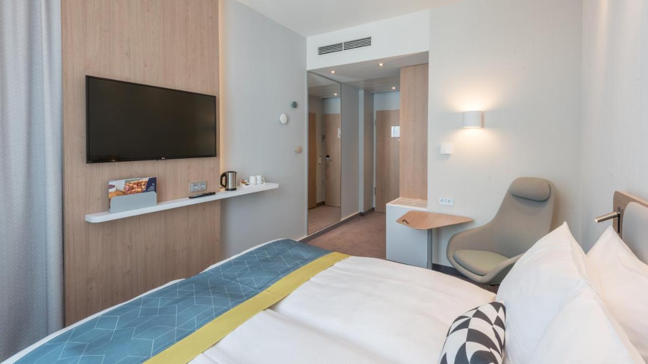 Express - - Hauptbahnhof, An Ihg 3*